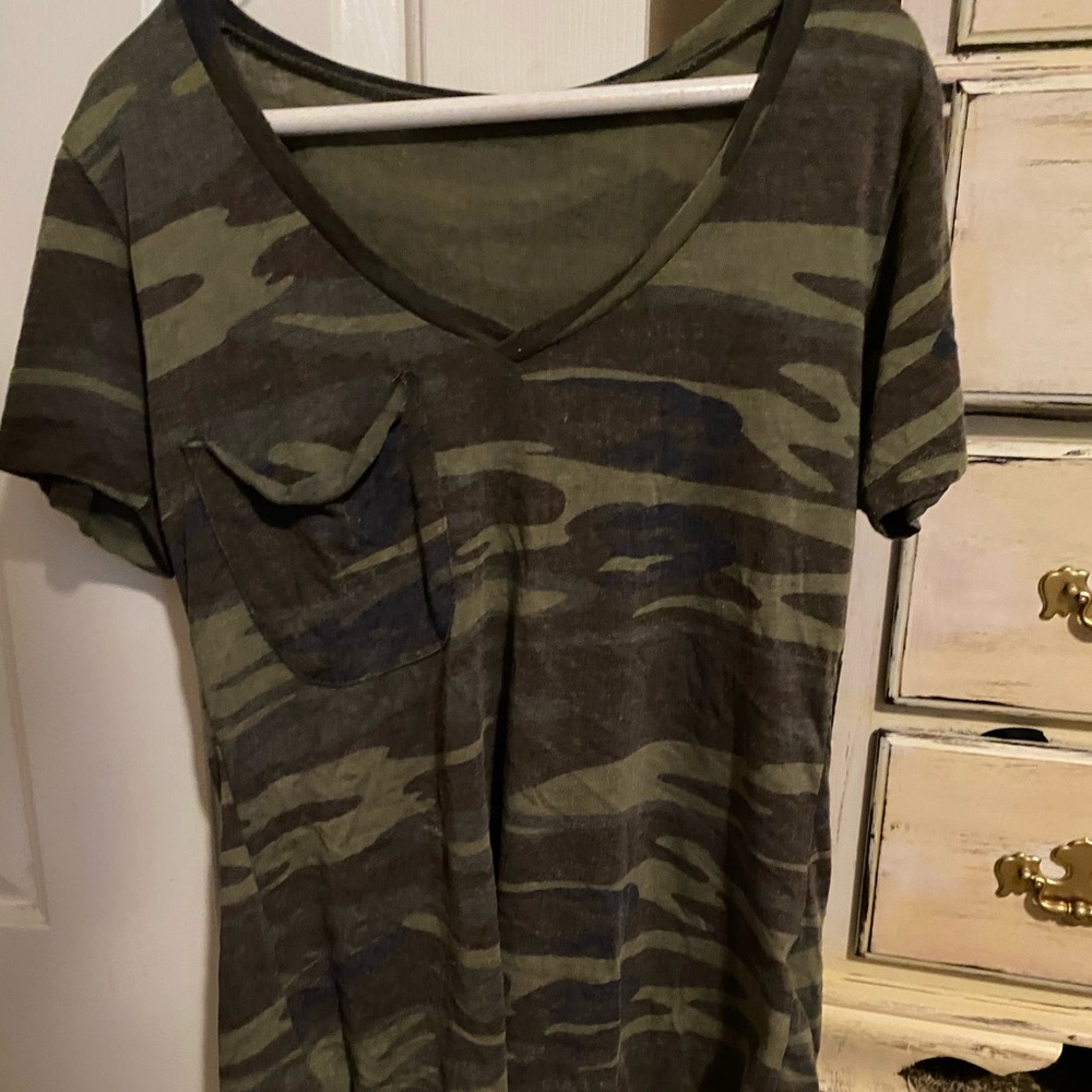 White crow V-NECK